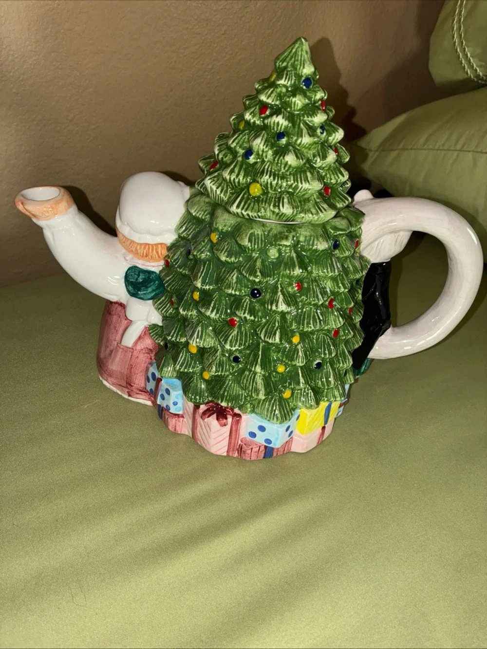 Vintage Caffco Well Manored Cats, Christmas Tree Teapot, 8.5 Inches Tall.